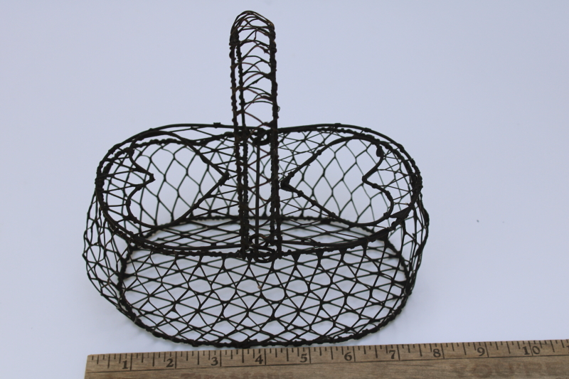 photo of primitive hearts wire basket, small picnic hamper style basket w/ hinged lid #5