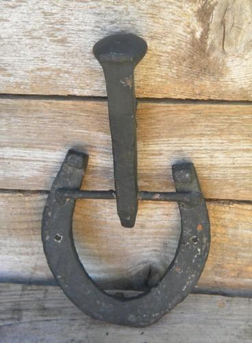 photo of primitive iron door knocker made from horseshoe and railroad spike #2