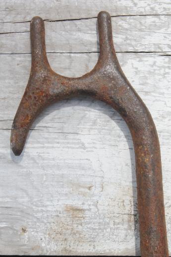 photo of primitive iron tobacco pole, rusty iron farm tool for handling drying tobacco  #7