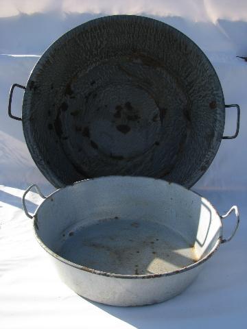 photo of primitive old antique graniteware enamel dishpans or laundry tubs, vintage kitchen utility ware #1