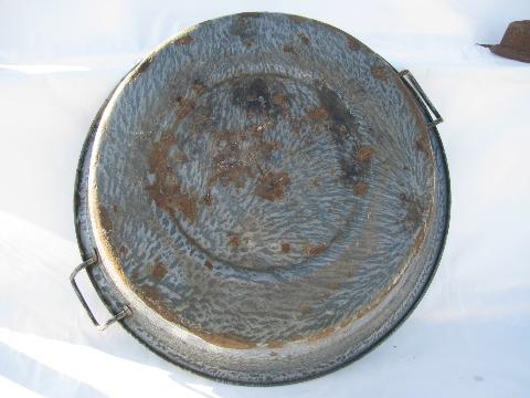 photo of primitive old antique graniteware enamel dishpans or laundry tubs, vintage kitchen utility ware #4