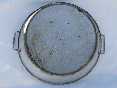 photo of primitive old antique graniteware enamel dishpans or laundry tubs, vintage kitchen utility ware #7