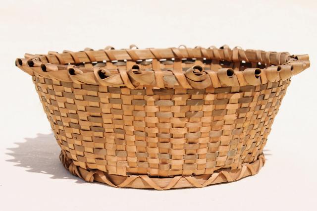 photo of primitive old basket, early 1900s vintage round bowl sewing basket w/ curled border #2