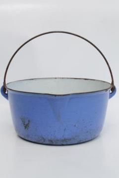 catalog photo of primitive old blue & white enamel cast iron pot w/ wire bail handle for campfire cooking