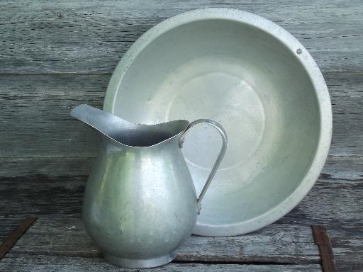 photo of primitive old camp wash pitcher and bowl set, rustic camping vintage cabin #2