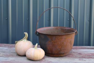 primitive old cast iron pot, rounded bottom hanging kettle witch's cauldron vintage 