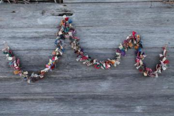 catalog photo of primitive old cotton rag garland, kitchen / keeping room prim decoration