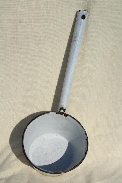 photo of primitive old enamelware water dipper, rustic vintage farmhouse kitchen ladle #3