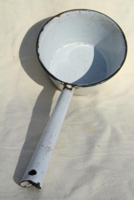 photo of primitive old enamelware water dipper, rustic vintage farmhouse kitchen ladle #5