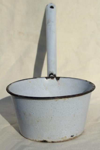 photo of primitive old enamelware water dipper, rustic vintage farmhouse kitchen ladle #6