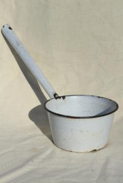 catalog photo of primitive old enamelware water dipper, rustic vintage farmhouse kitchen ladle
