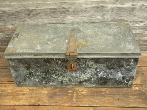 photo of primitive old galvanized tool chest storage box, vintage garden shed #2