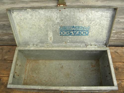 photo of primitive old galvanized tool chest storage box, vintage garden shed #6