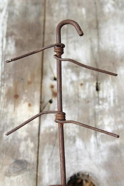 photo of primitive old iron ear corn dryer, rusty vintage wire hanging rack for popcorn, indian corn #5