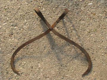 catalog photo of primitive old steel ice tongs, icebox block carrier tool, circa 1900