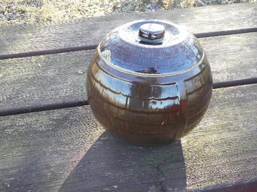 photo of primitive old stoneware barrel, vintage pottery cookie jar crock #1