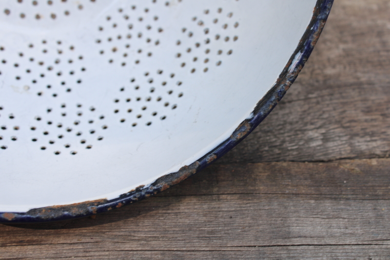 photo of primitive old white enamelware colander strainer round bowl w/ handle, vintage farmhouse  #5