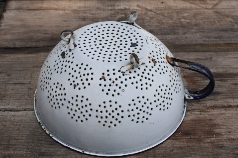 photo of primitive old white enamelware colander strainer round bowl w/ handle, vintage farmhouse  #8