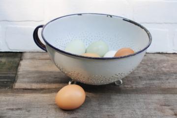 primitive old white enamelware colander strainer round bowl w/ handle, vintage farmhouse 