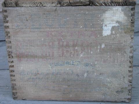 photo of primitive old wood box for Boston Baked Beans, fingerjointed dovetails #1