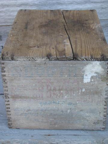 photo of primitive old wood box for Boston Baked Beans, fingerjointed dovetails #3