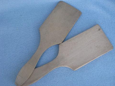 photo of primitive old wood butter paddles, vintage farm kitchen woodenware #2