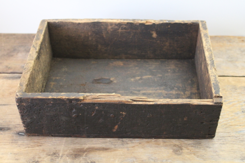 photo of primitive old wooden box, small crate w/ finger jointed construction, rough rustic dark finish  #3