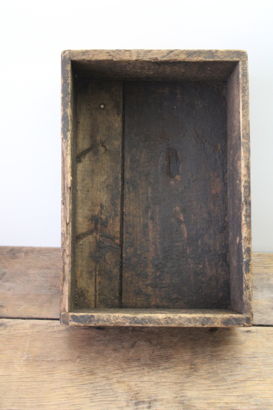 photo of primitive old wooden box, small crate w/ finger jointed construction, rough rustic dark finish  #5