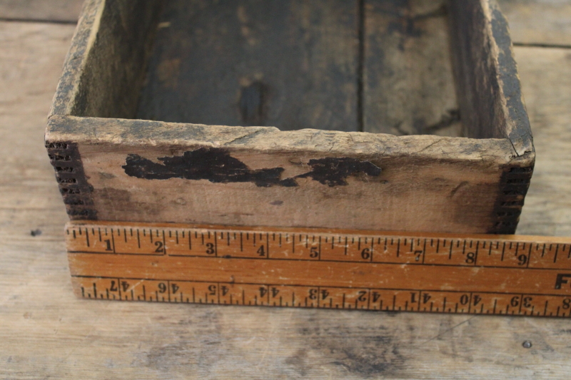 photo of primitive old wooden box, small crate w/ finger jointed construction, rough rustic dark finish  #8