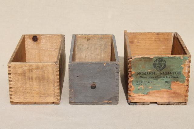 photo of primitive rough wood shipping crates, antique wooden boxes w/ dovetailed finger jointed construction #3