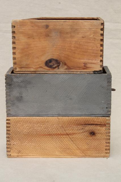 photo of primitive rough wood shipping crates, antique wooden boxes w/ dovetailed finger jointed construction #4