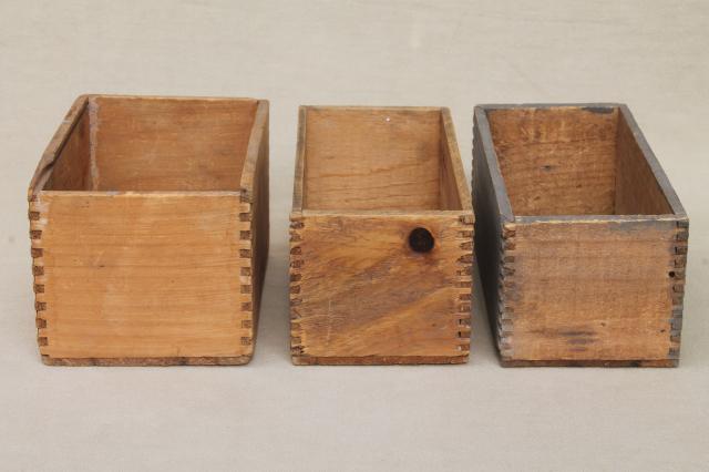 photo of primitive rough wood shipping crates, antique wooden boxes w/ dovetailed finger jointed construction #8