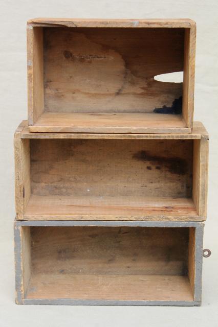 photo of primitive rough wood shipping crates, antique wooden boxes w/ dovetailed finger jointed construction #10