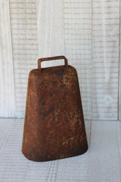 catalog photo of primitive rusty old cow bell, vintage farmhouse dinner gong or doorbell