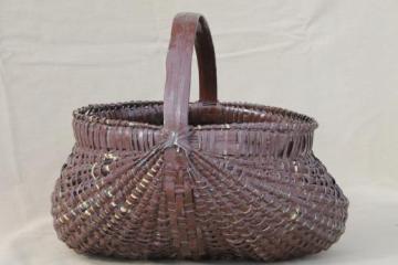 catalog photo of primitive vintage buttocks basket w/ old brown paint, large egg basket or gathering basket