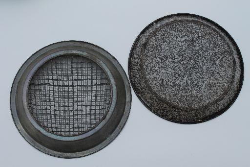 photo of primitive vintage cake baking pans & pie plates, antique graniteware & tin pans #5