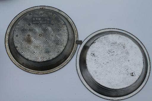 photo of primitive vintage cake baking pans & pie plates, antique graniteware & tin pans #9