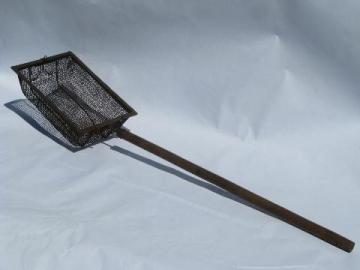 catalog photo of primitive vintage campfire popcorn popper, wood handle & wire basket