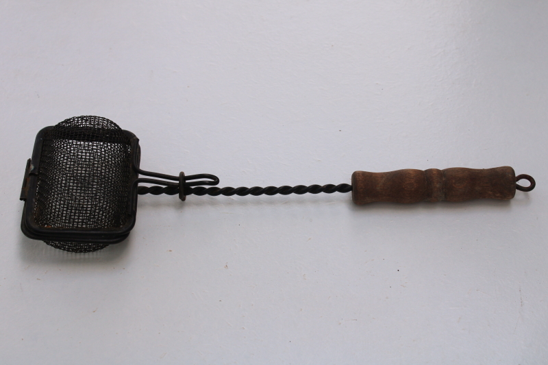 photo of primitive vintage soap saver, wire mesh basket w/ long handle, kitchen tool for laundry sink or washing dishes #1