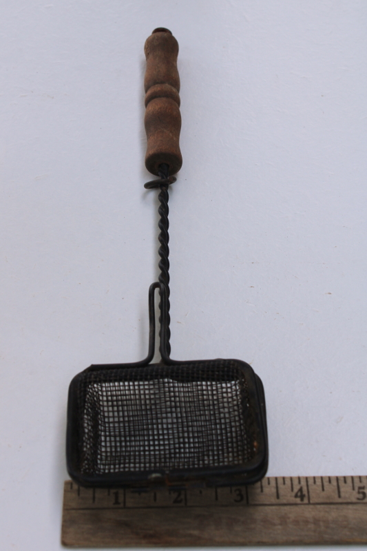 photo of primitive vintage soap saver, wire mesh basket w/ long handle, kitchen tool for laundry sink or washing dishes #3