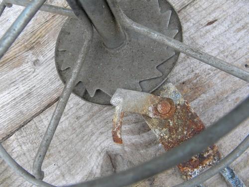 photo of primitive vintage wire winding reel for garden hose, laundry line, rope #5