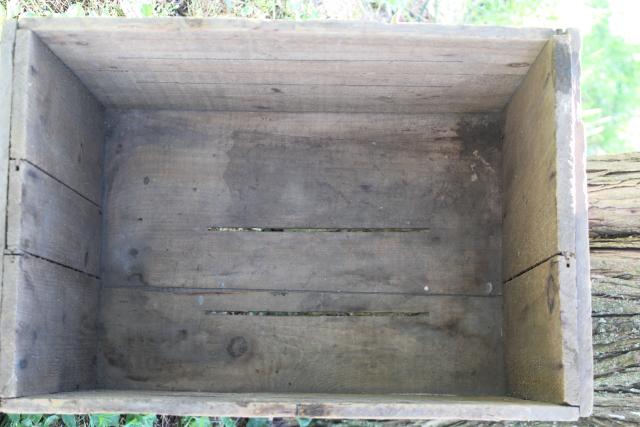 photo of primitive vintage wood box, Eatmor Cranberries fruit crate, rustic farmhouse storage #7