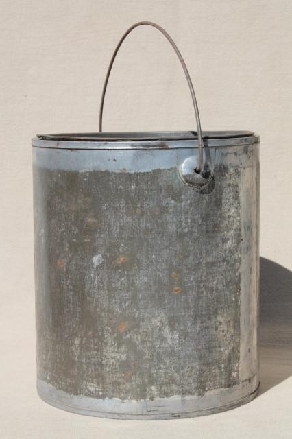 photo of primitive vintage zinc tin bucket, old metal lunch pail w/ wire bail handle & lid #2