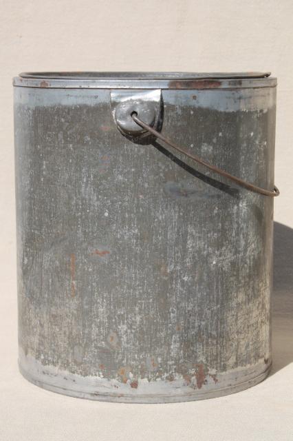 photo of primitive vintage zinc tin bucket, old metal lunch pail w/ wire bail handle & lid #4