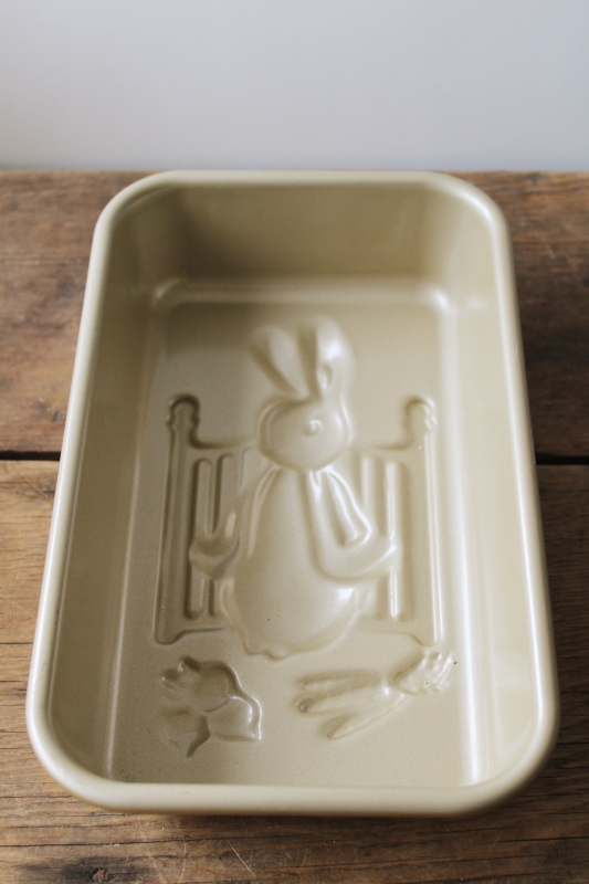 photo of rare Peter Rabbit Nordic Ware baking pan Williams Sonoma bunny loaf cake pan  #2