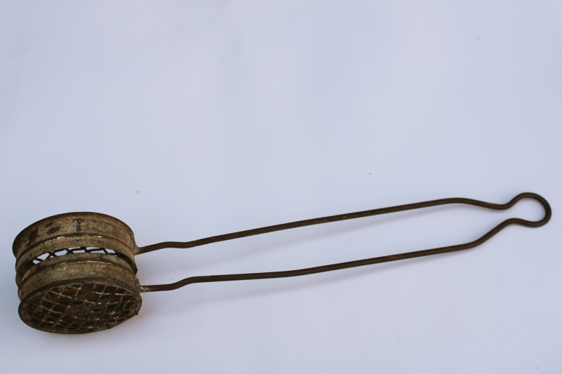 photo of rare old round metal wire mesh soap saver basket w/ handle, primitive vintage kitchen utensil laundry tool #1