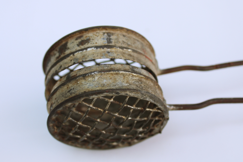 photo of rare old round metal wire mesh soap saver basket w/ handle, primitive vintage kitchen utensil laundry tool  #2