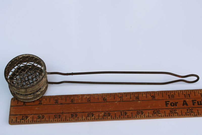 photo of rare old round metal wire mesh soap saver basket w/ handle, primitive vintage kitchen utensil laundry tool  #5