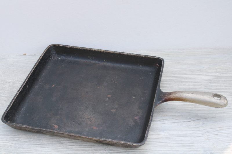 photo of rare vintage Wagner Ware Sidney O cast iron skillet square 1103 D patent pending bacon griddle #4