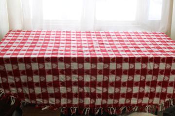 catalog photo of red & white hearts checkered tablecloth, woven cotton checks oval shape table cloth w/ fringe 